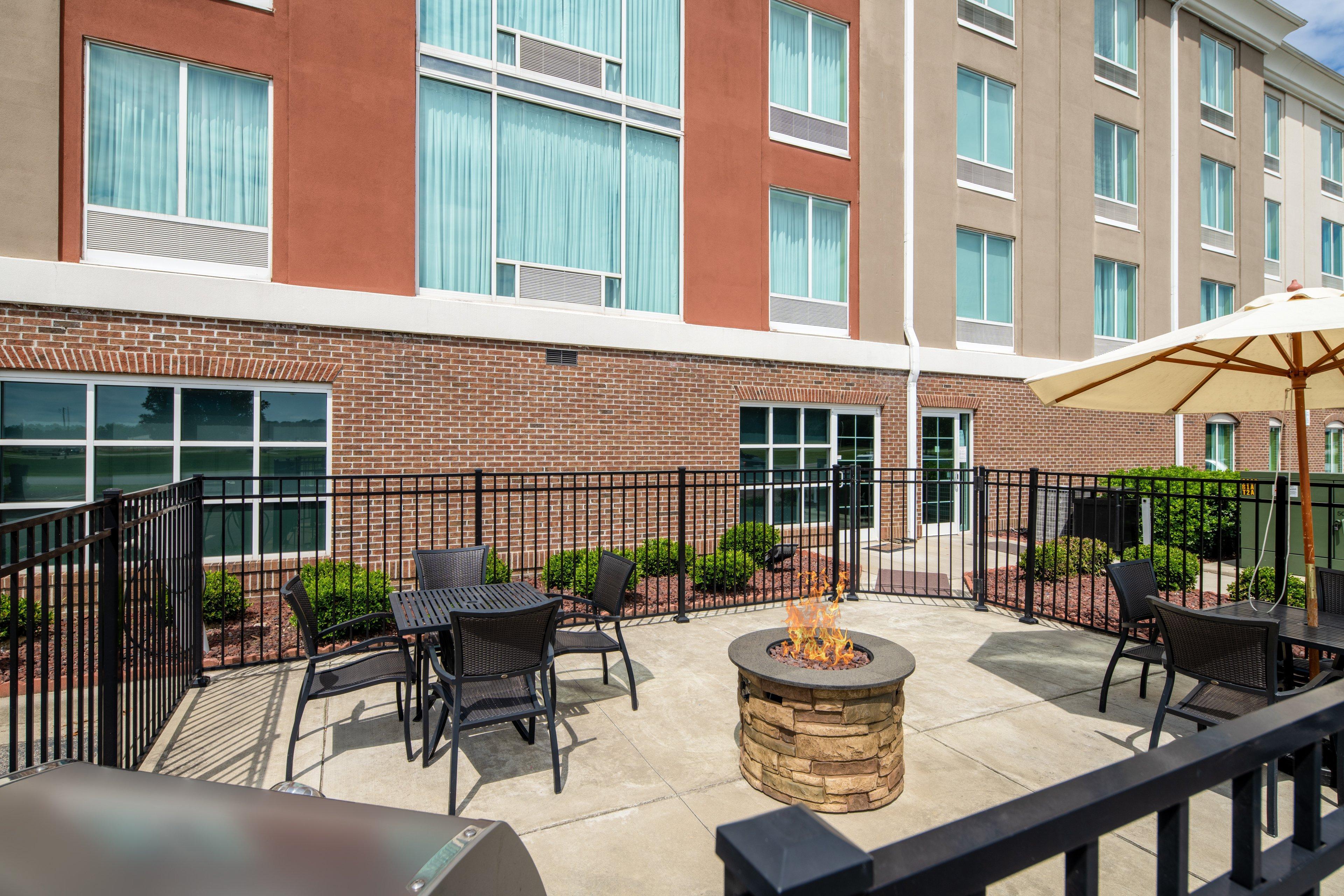 Holiday Inn Express & Suites Florence, An Ihg Hotel Exterior photo